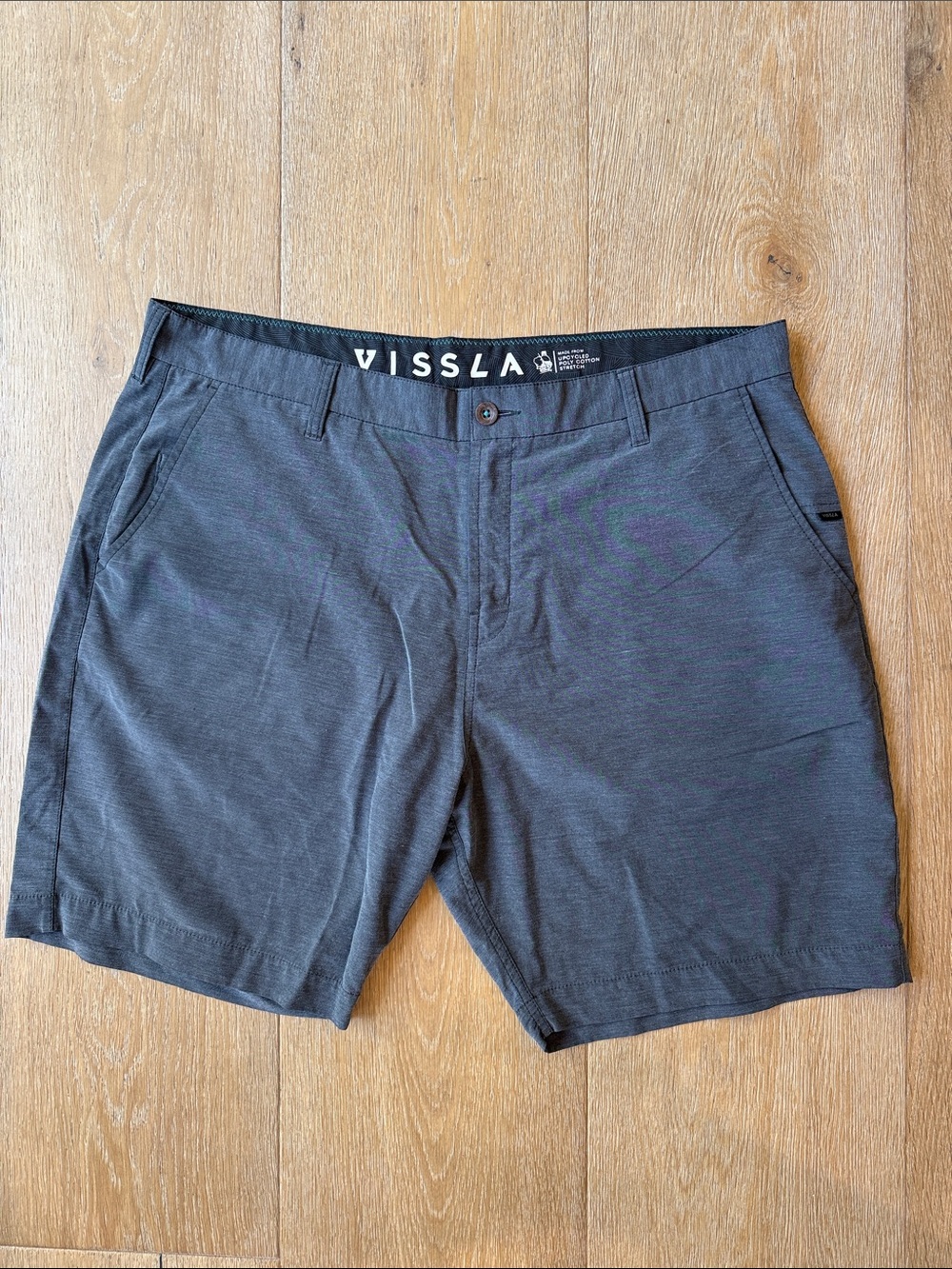 VISSLA Men's Charcoal Flat Front Shorts